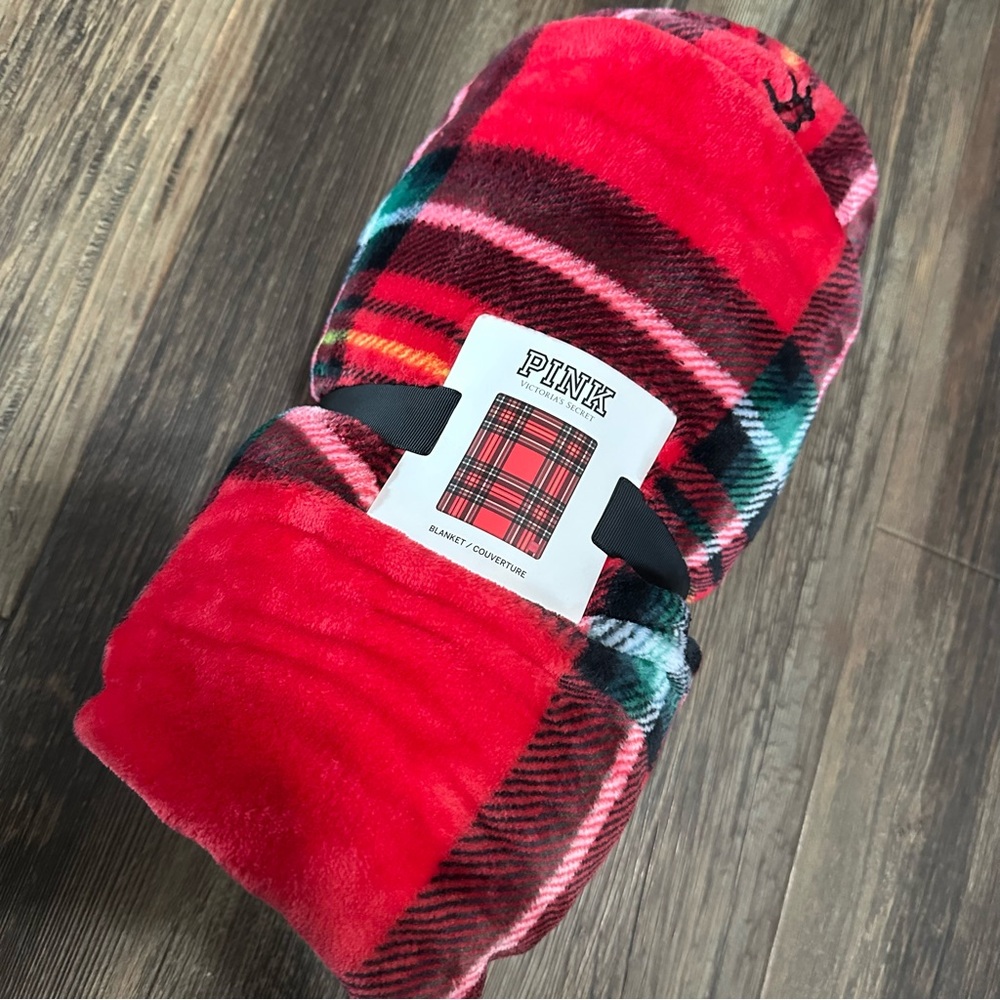 Victoria's Secret red Christmas plaid plush PINK blanket 50X60 NEW
